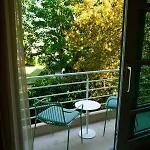Iris Hotel 4*