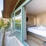 Iris Hotel
