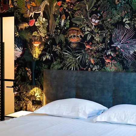 Iris Otel