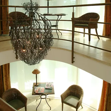 Iris Otel