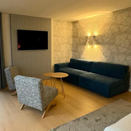 Iris Otel