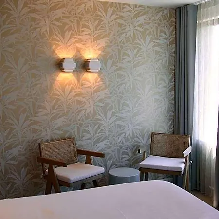 Iris Hotel