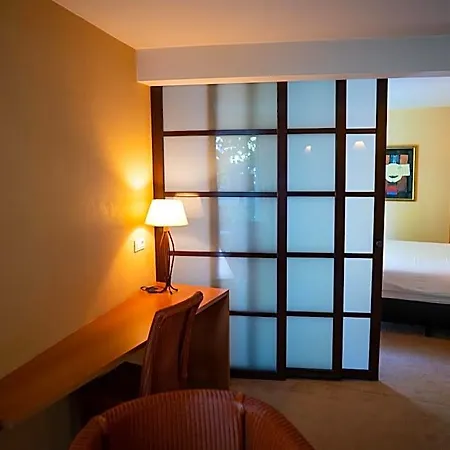 Iris Hotel 4*