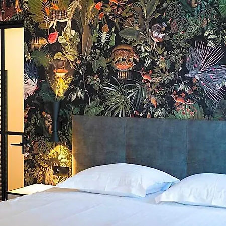 Iris Hotel 4*