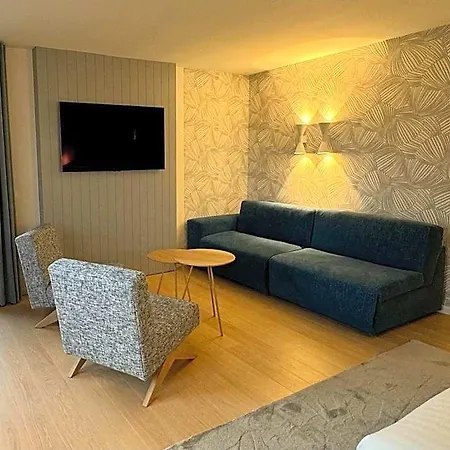 Iris Hotel 4*