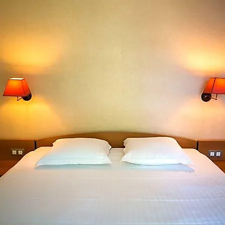 Iris Hotel 4*